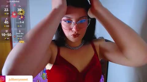 Snapshot of juli05star chatting on October 2025 03:47:02 AM Juliana online show from October 2025 03:47:02 AM