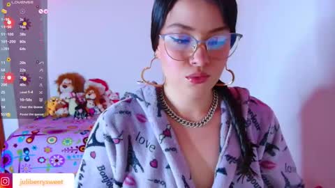 Snapshot of juli05star chatting on November 2025 03:29:02 AM Juliana online show from November 2025 03:29:02 AM