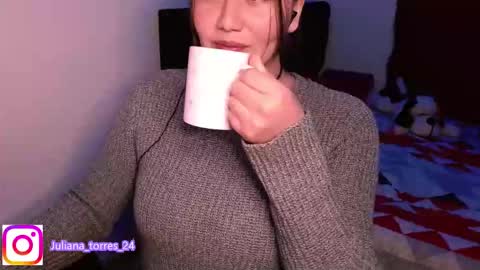 Snapshot of juli_69 chatting on December 2024 01:15:02 AM  Juliana Torres  online show from December 2024 01:15:02 AM