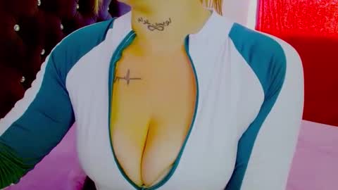 Snapshot of juli_69 chatting on October 2025 07:48:01 PM  Juliana Torres  online show from October 2025 07:48:01 PM