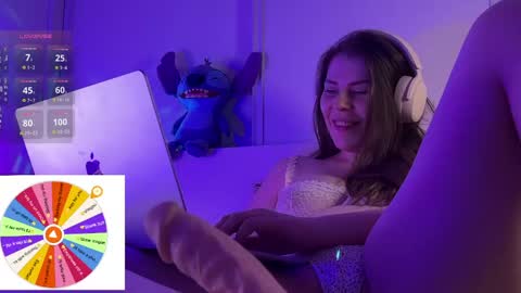 Snapshot of juli_m00n chatting on May 2026 05:21:02 PM juli_m00n online show from May 2026 05:21:02 PM