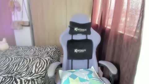 juli_santos_22 online show from April 2026 09:26:01 PM