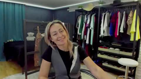 julia__cherry_ online show from February 2026 04:21:02 PM