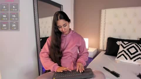 Snapshot of julia_martinezz_ chatting on June 2026 11:43:01 AM J U L IA M A R T I N E Z online show from June 2026 11:43:01 AM