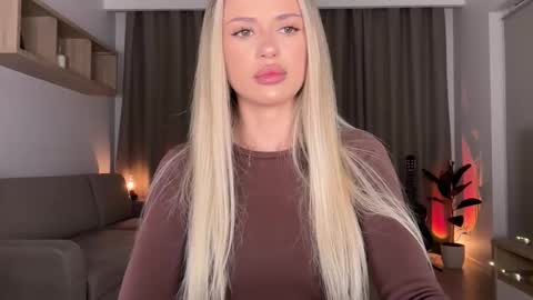 Julia R Le online show from October 2025 10:49:02 PM