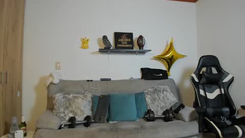 julian_wallace online show from December 2025 06:12:01 PM