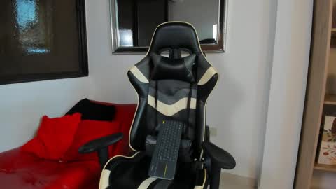 julian_wallace online show from March 2026 10:02:02 PM