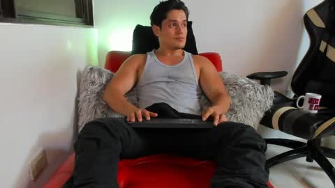 julian_wallace online show from April 2026 07:58:02 PM