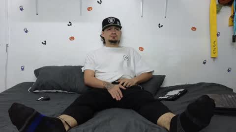 julian_whitee654 online show from December 2024 02:28:02 PM