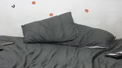 julian_whitee654 online show from December 2024 03:58:01 PM