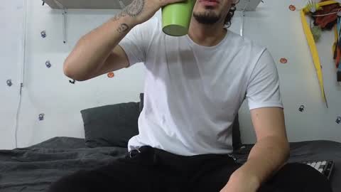 julian_whitee654 online show from December 2024 01:12:02 PM