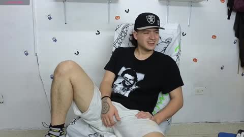 julian_whitee654 online show from February 2025 08:35:01 AM