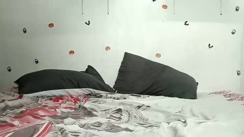 julian_whitee654 online show from March 2025 05:49:02 PM