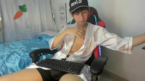 Julian online show from April 2026 07:19:01 PM