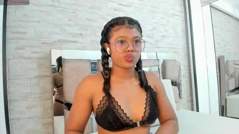 Snapshot of julianna_smith chatting on September 2025 08:02:02 PM ANDREA online show from September 2025 08:02:02 PM