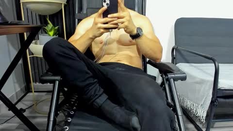 Julian online show from February 2026 11:44:01 PM