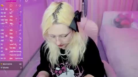 JuliaSharkk online show from November 2025 09:58:01 PM