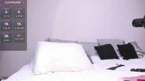 Snapshot of juliavangg_19 chatting on October 2025 04:41:02 AM Julls online show from October 2025 04:41:02 AM