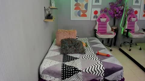 julie coper online show from December 2024 01:43:01 AM