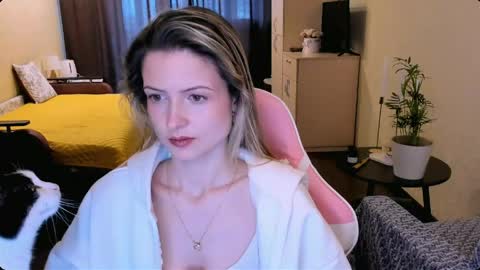 Julie online show from March 2026 04:39:01 AM