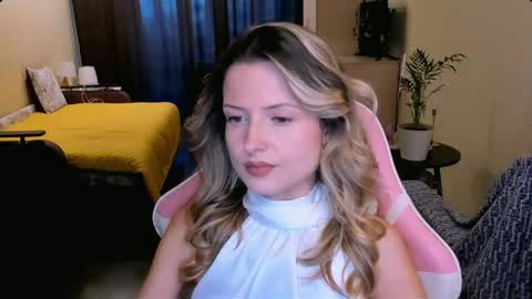 Snapshot of julie_flores chatting on April 2026 02:11:02 PM Julie online show from April 2026 02:11:02 PM