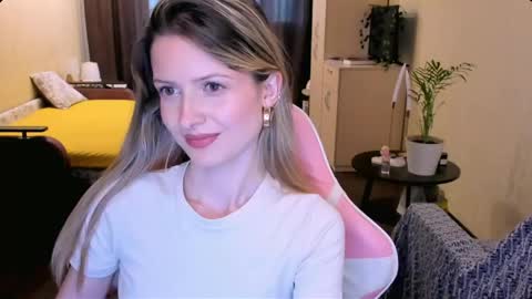 Snapshot of julie_flores chatting on May 2026 02:27:02 PM Julie online show from May 2026 02:27:02 PM