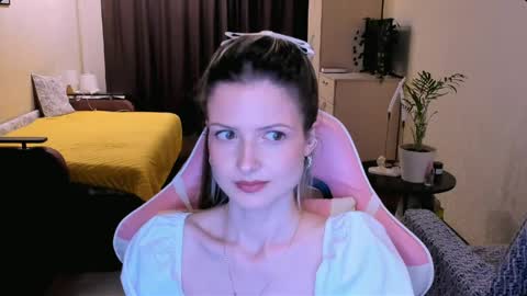 Snapshot of julie_flores chatting on May 2026 04:46:01 PM Julie online show from May 2026 04:46:01 PM