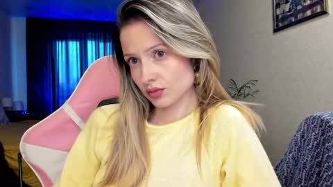 Snapshot of julie_flores chatting on May 2026 01:51:02 PM Julie online show from May 2026 01:51:02 PM