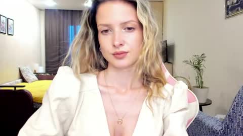 Snapshot of julie_flores chatting on June 2026 02:42:01 PM Julie online show from June 2026 02:42:01 PM
