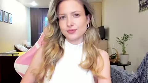 Snapshot of julie_flores chatting on June 2026 01:20:02 PM Julie online show from June 2026 01:20:02 PM