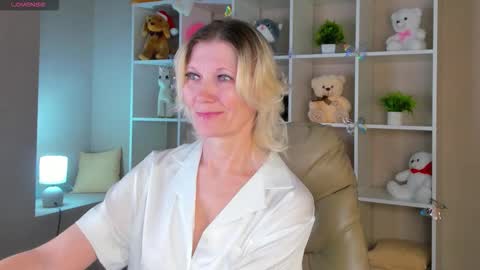 Julie Lucasss online show from February 2026 01:03:01 AM