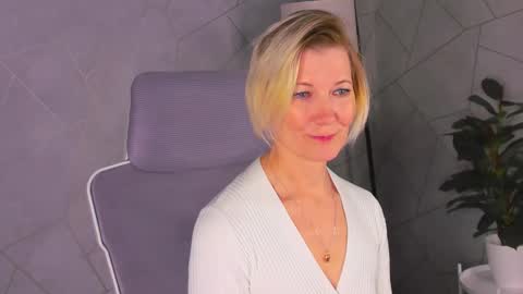 Julie Lucasss online show from March 2026 12:48:02 AM