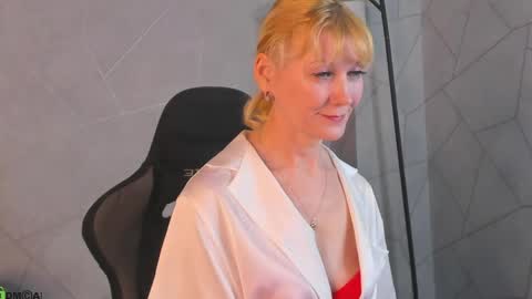Julie Lucasss online show from April 2026 01:42:02 AM