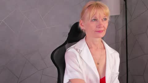 Julie Lucasss online show from May 2026 11:01:04 PM
