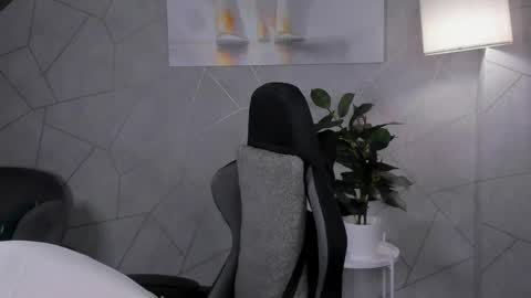 Julie Lucasss online show from May 2026 12:28:02 AM