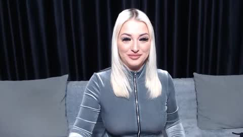 Snapshot of juliediamond chatting on February 2025 10:43:02 PM julia online show from February 2025 10:43:02 PM