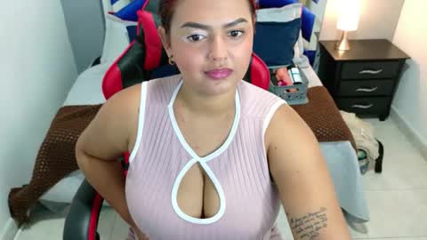 Snapshot of julieeta_castillo chatting on April 2026 01:16:02 PM julieta online show from April 2026 01:16:02 PM