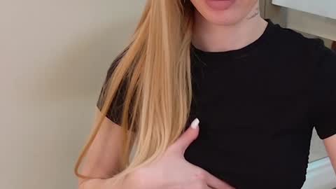 Julia online show from January 2025 08:33:01 PM
