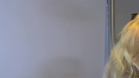 Julia online show from December 2025 08:38:02 PM