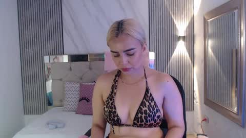 julieta__fox_ online show from June 2026 04:00:02 PM