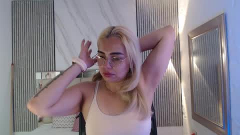 julieta__fox_ online show from June 2026 03:23:02 PM