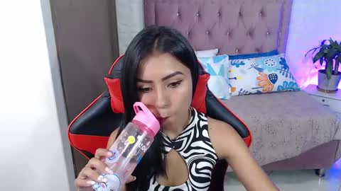 julieta_fn online show from February 2025 03:38:02 PM