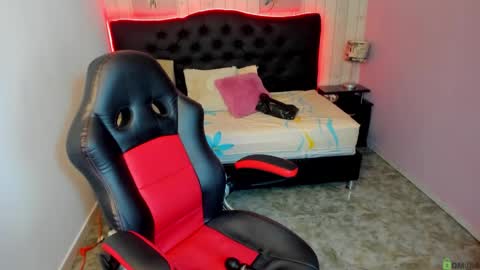 Julieth  online show from November 2025 01:43:02 PM