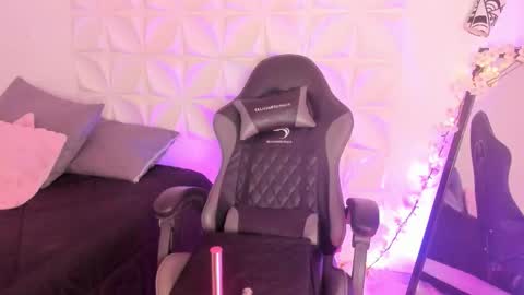 Julieth online show from November 2025 08:33:02 PM