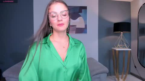 Snapshot of juliettabasset chatting on February 2025 02:57:01 PM JULIETTA online show from February 2025 02:57:01 PM