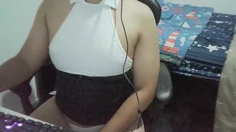 Snapshot of juligurlygirly chatting on September 2025 06:24:02 PM juligurlygirly online show from September 2025 06:24:02 PM