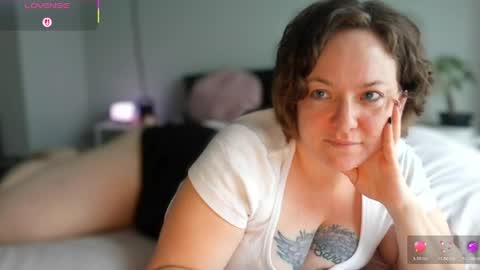 Snapshot of julimonroe chatting on May 2026 02:55:02 PM Juli Monroe online show from May 2026 02:55:02 PM