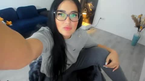 Julya online show from April 2026 04:59:01 AM