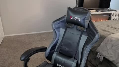 julyclb online show from April 2026 01:56:02 PM