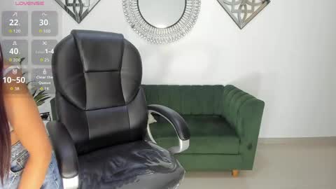 Snapshot of julyy_adams chatting on April 2026 04:59:01 AM July Adams online show from April 2026 04:59:01 AM